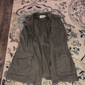 Grey vest with POCKETS